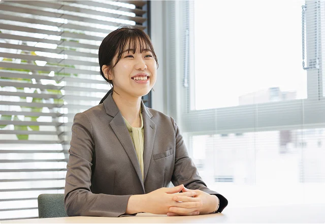 足立 茉里奈